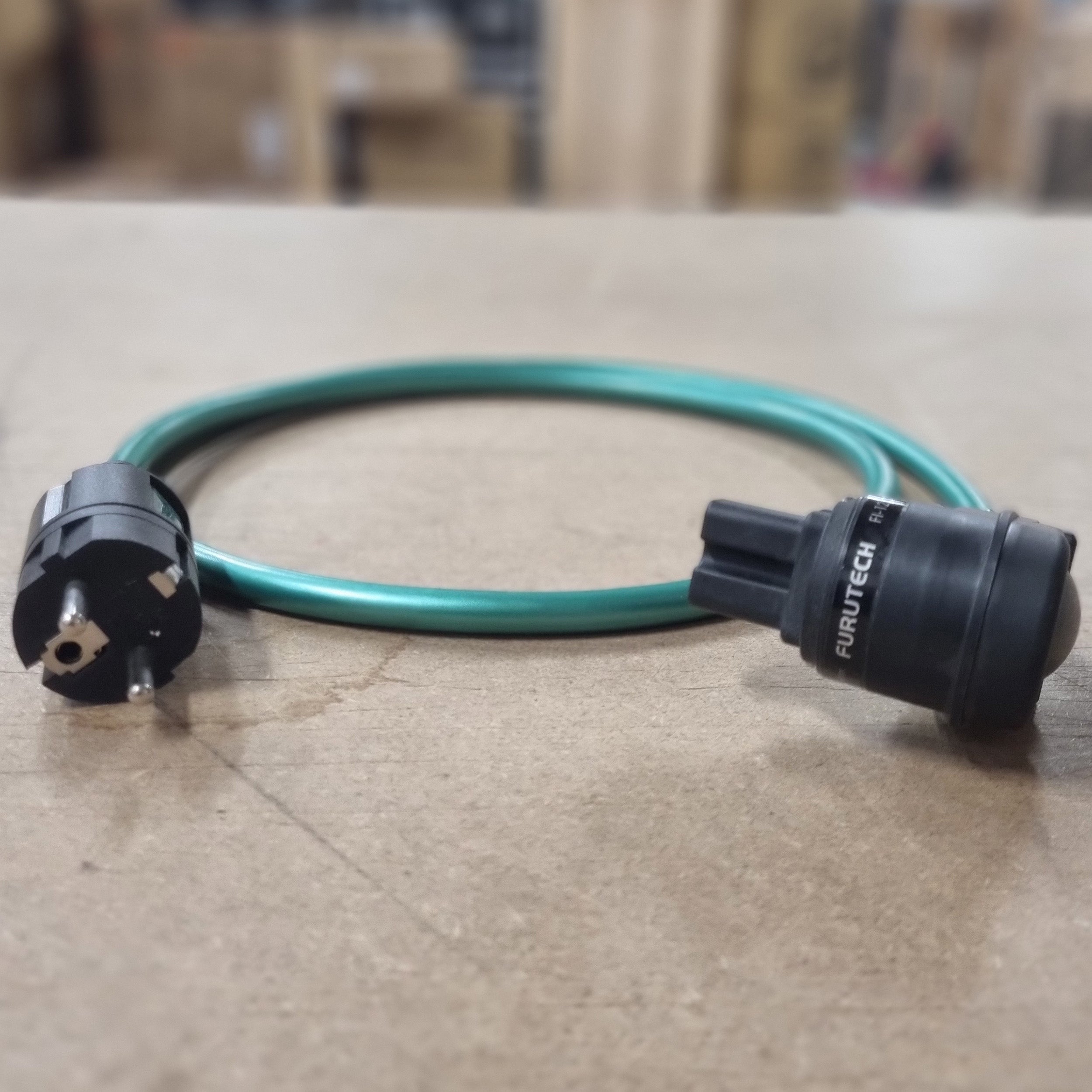 Isotek Initium m Furutech vinkel hun stik (BRUGT)