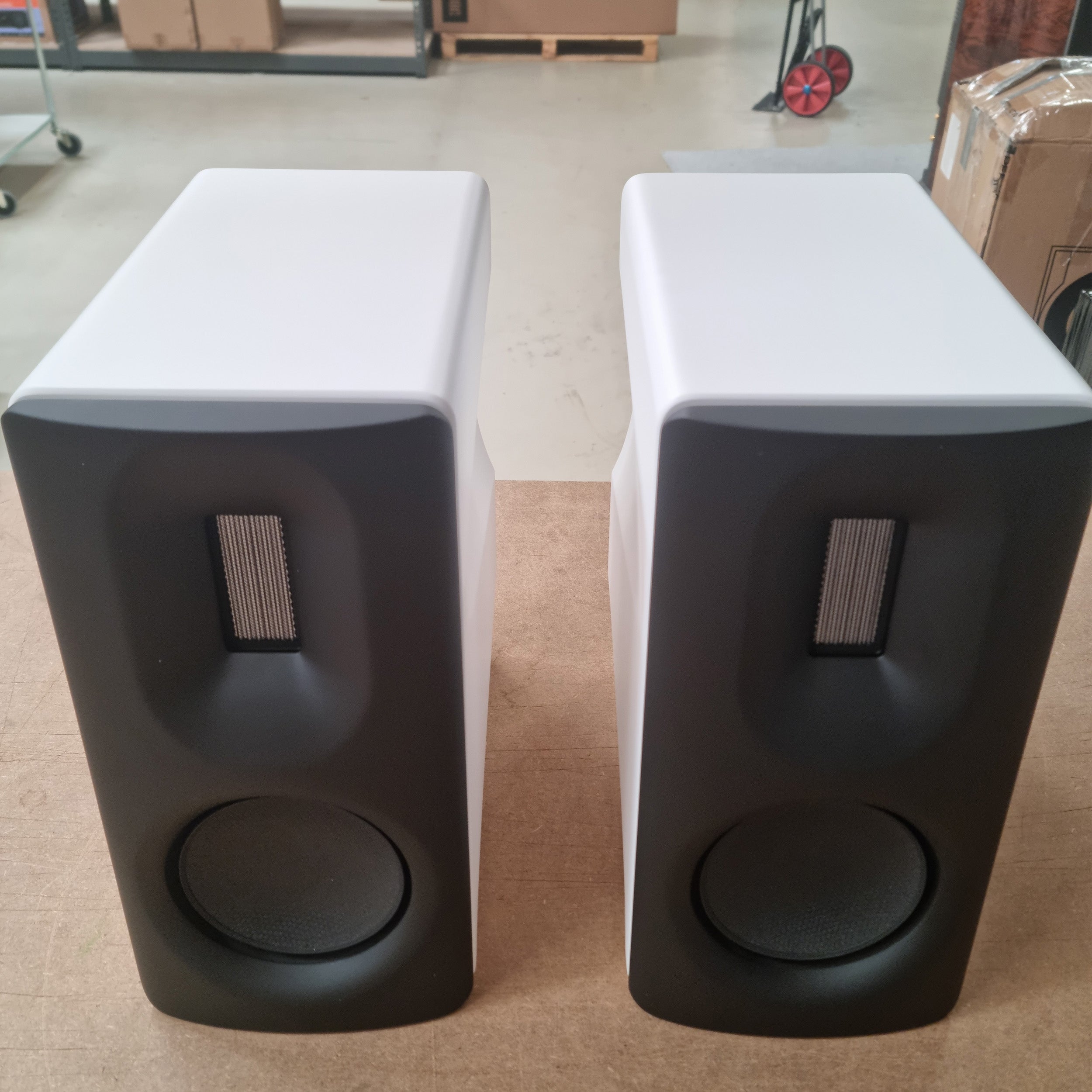 Børresen Z1 CRYO with stand White (used)