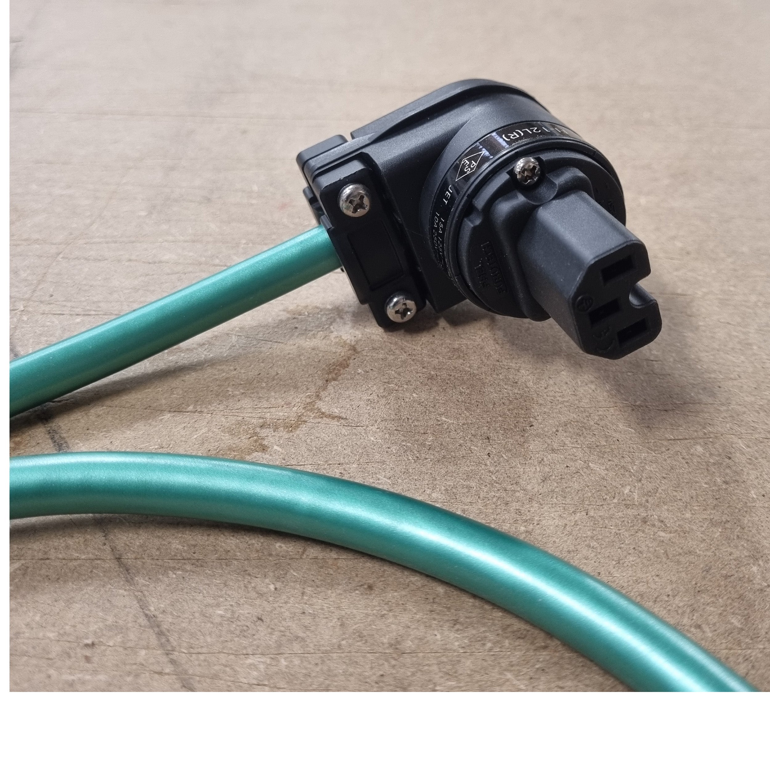 Isotek Initium m Furutech vinkel hun stik (BRUGT)