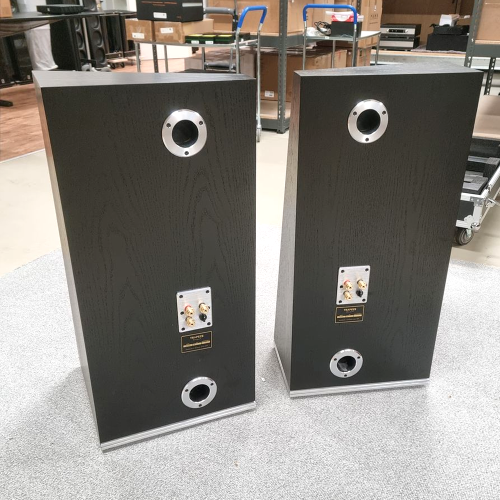 Audiovector Trapeze Ri – brugt sæt i Black Ash