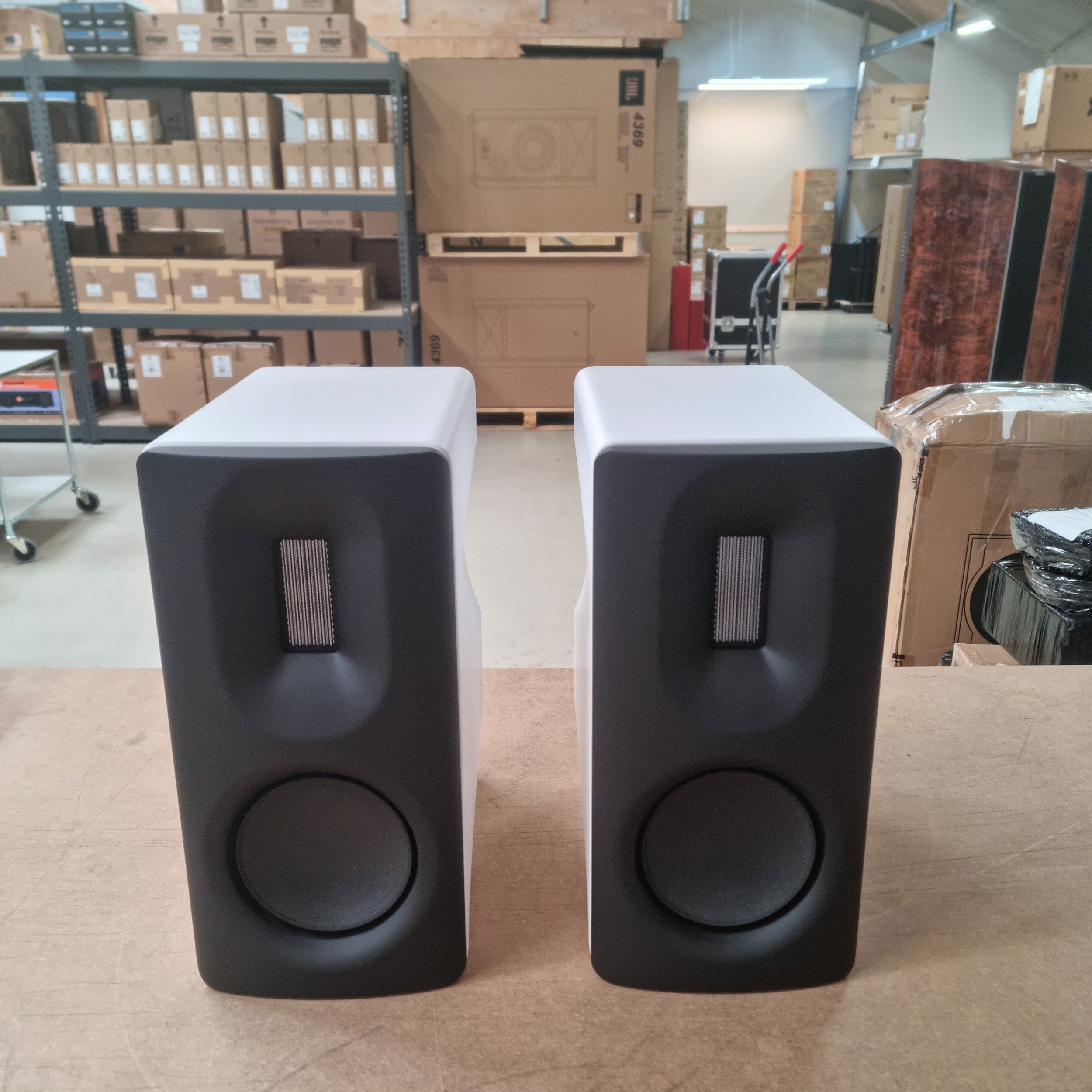 Børresen Z1 CRYO with stand White (used)