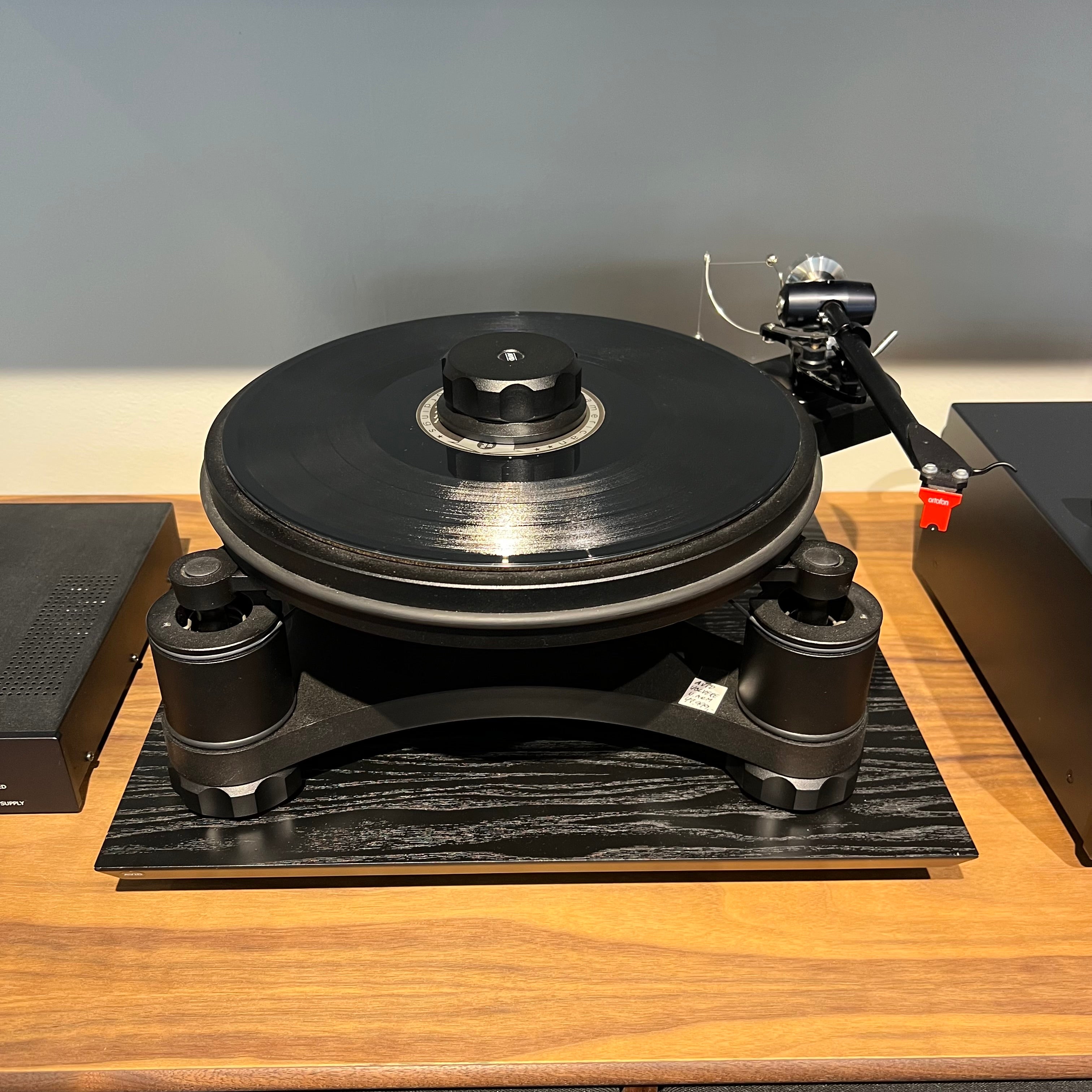 Avid Volvere SP Turntable med Origin Live Silver Tonearm / Demo